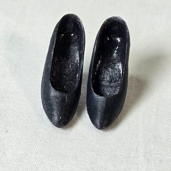 Vintage Barbie Shoes 1960s Black Pumps High Heels 2 holes 1960s version Retro - Picture 2 of 7